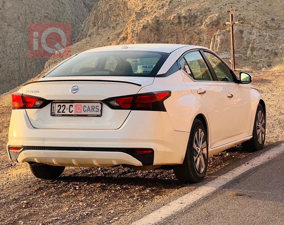 نيسان ألتيما